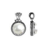 Handmade Pearl pendant in sterling silver with Balinese artistry, elegant jewelry design.